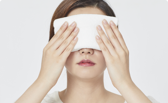 Eye surgery post-op: managing swelling with cold and hot compresses