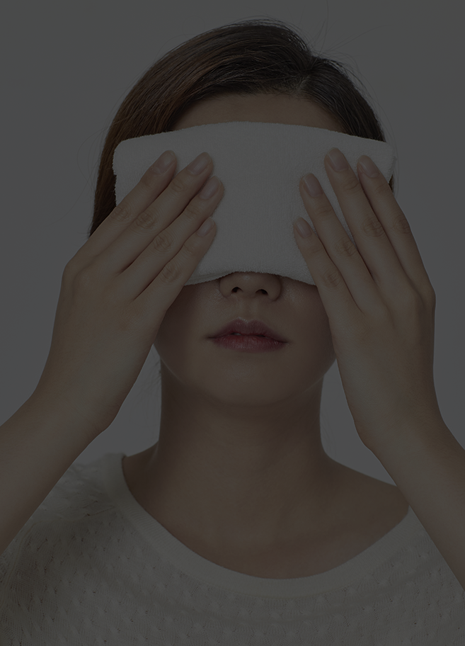 Eye surgery post-op mobile: managing swelling with compresses
