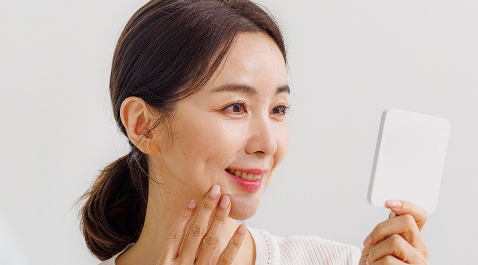 Mini facelift candidate 2 with sagging jawline and neck due to aging at NANA Plastic Surgery