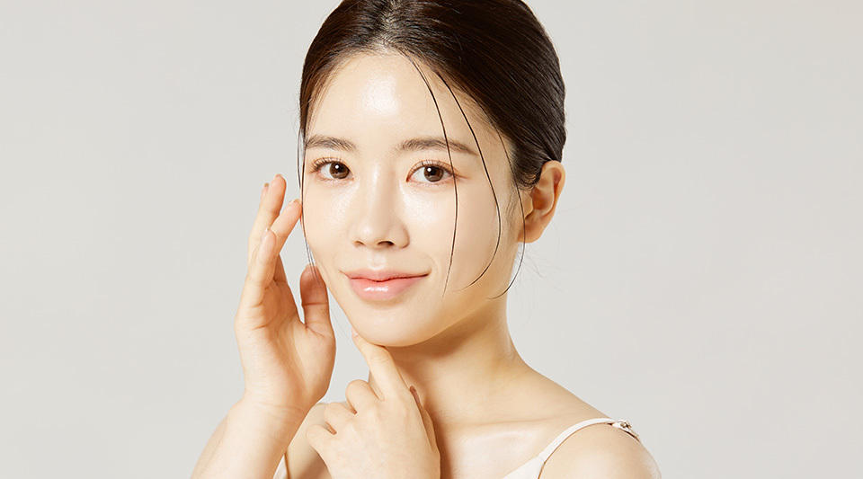 Mini facelift candidate 3 experiencing lower face sagging after facial contouring surgery at NANA