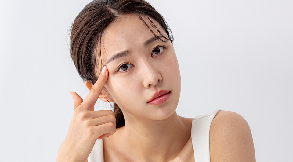Mini facelift candidate 6 concerned about scarring and recovery time at NANA Plastic Surgery