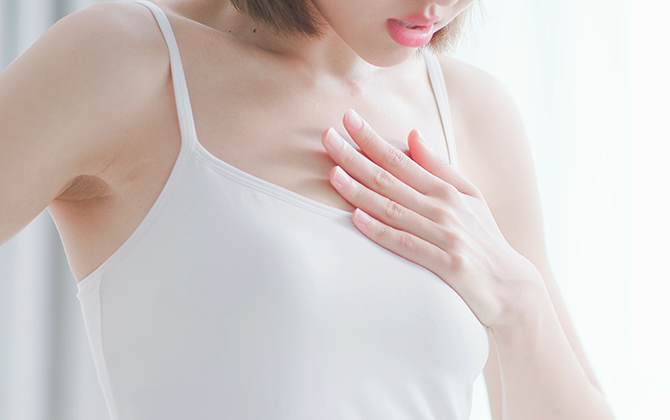 Key symptoms of breast cancer size variation nipple discharge and breast lumps self-check guide