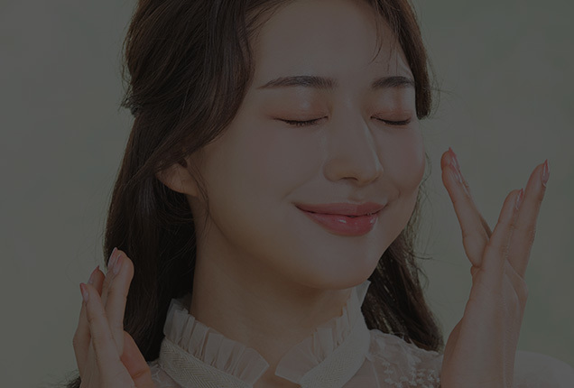Round and cute eye shape achieved by eliminating sharpness from Mongolian folds at NANA