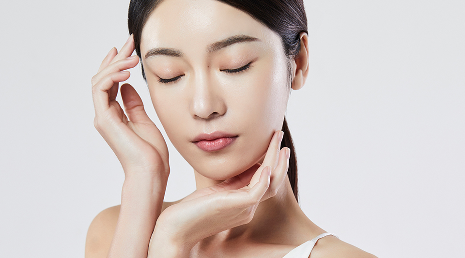 Natural adhesion suture method candidate 3 with thin and elastic eyelids at NANA Plastic Surgery