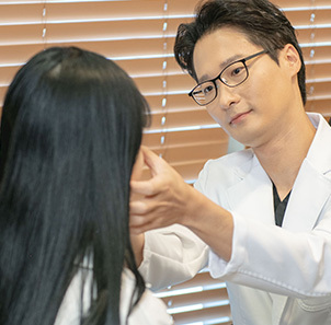 Step 1 pre-surgery consultation and hairline design for forehead reduction